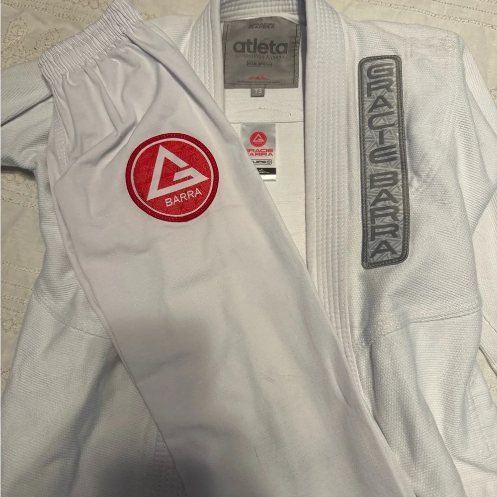 Youth 3 Gracie Barra Atleta Gi - Picture 2 of 5
